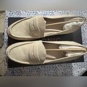 Vionic Waverly Light Gold Glittery Leather Dress Loafer 9